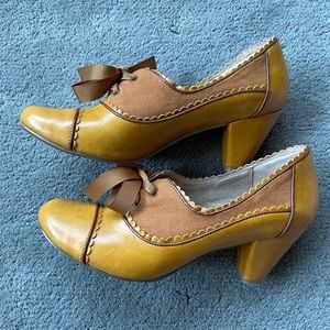 Chelsea Crew Scallop Mustard Heels - EU 41